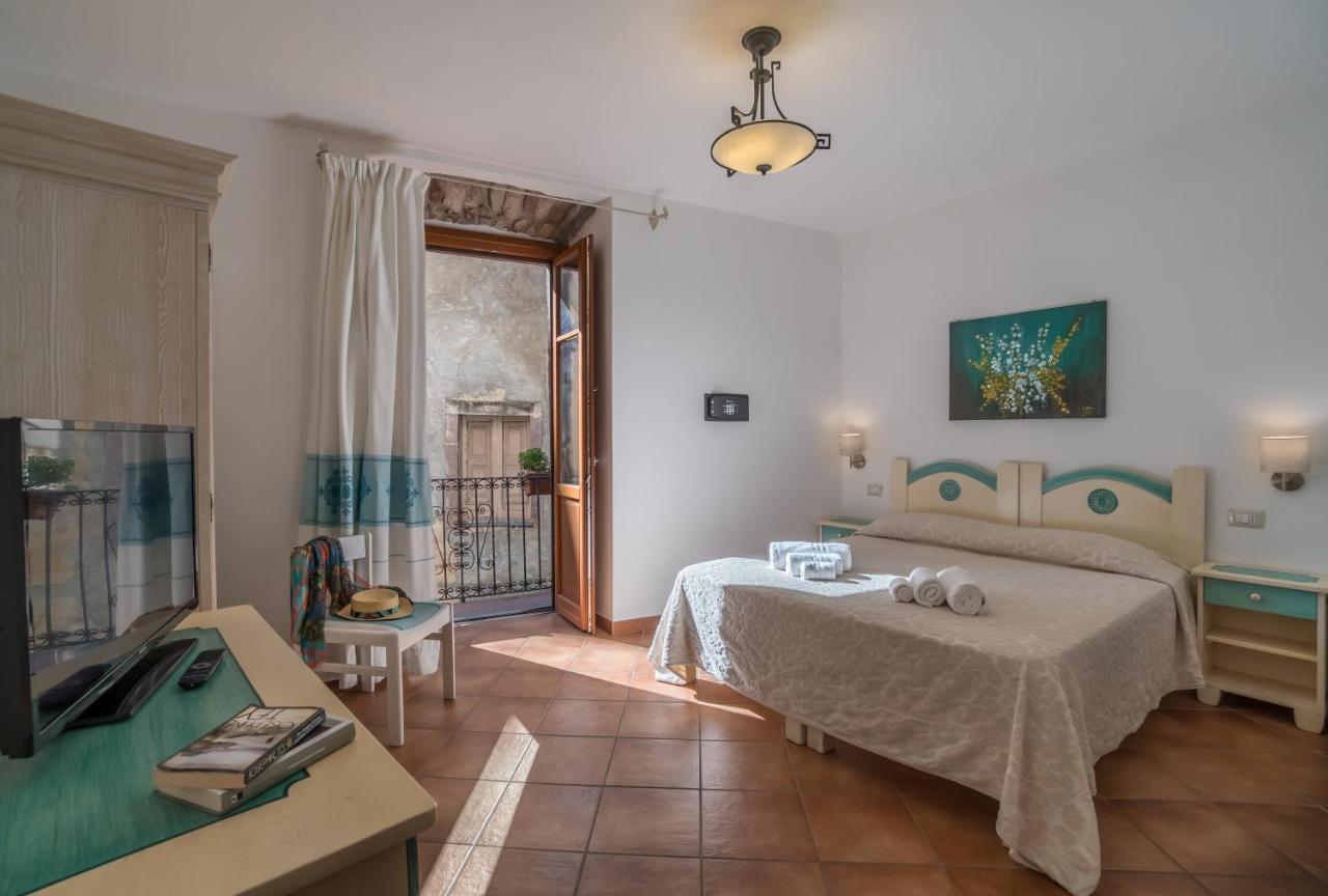 Hotel Queen House Bosa