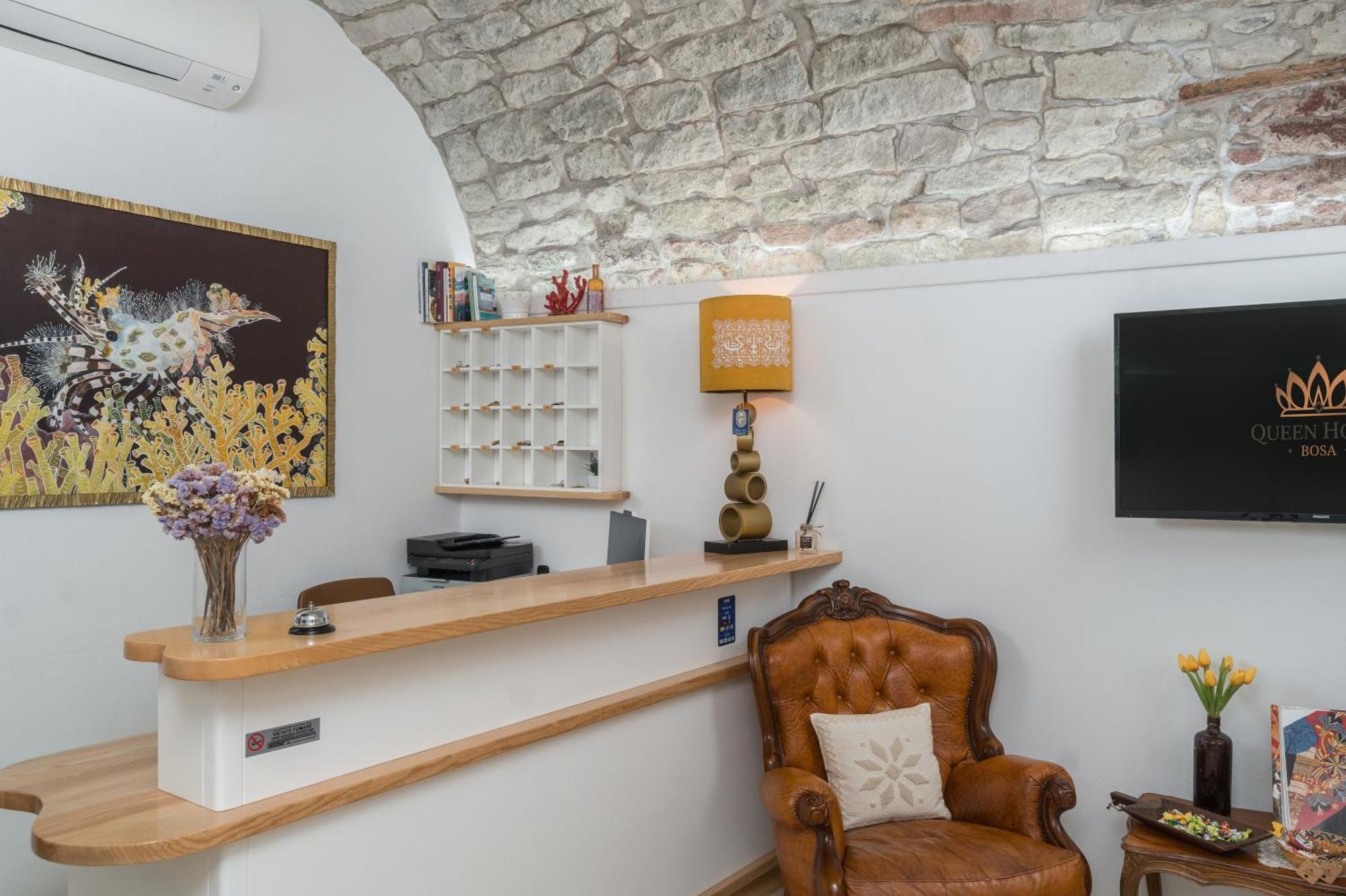 Queen House Hotel Bosa