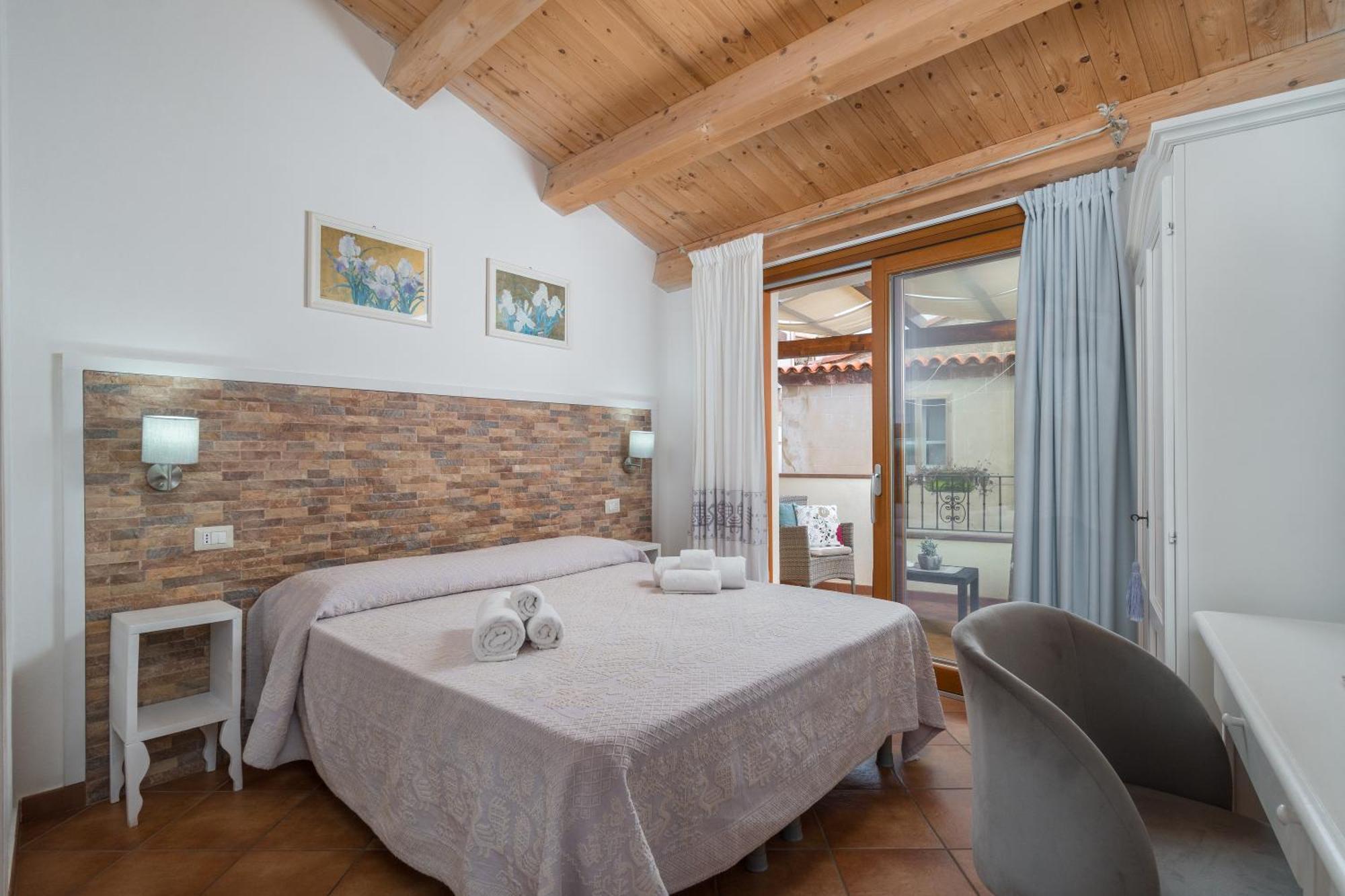 Hotel Queen House Bosa